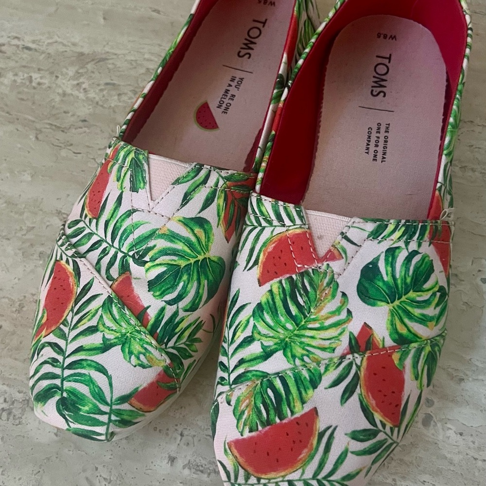 Toms slip on flats